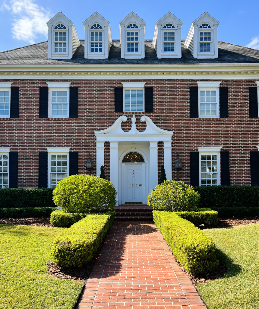 Chic Peek with Betsy Best – The Potted Boxwood